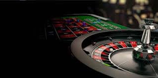628 ကာစီနို Live Dealer စားပွဲမျောကစားနေသောမြင်ကွင်း